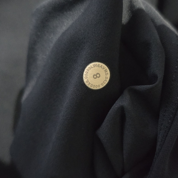 lululemon athletica On The Fly Crop Woven 23" - True Navy - Picture 12 of 12